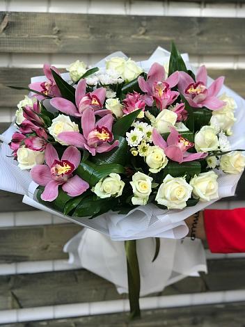 Букет цветов из: Розы и Хризантемы в Ольявидово