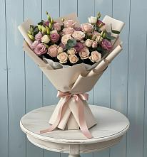 Букет цветов из:  Розы и Лизиантусы в Ольявидово