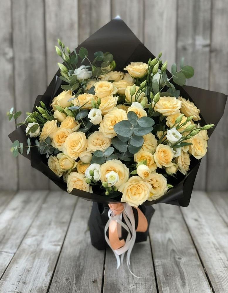 Букет цветов из: Розы и Лизиантусы в Ольявидово