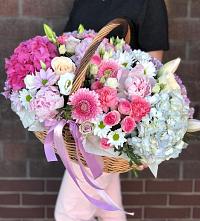 Цветочная композиция из Розы, Хризантемы, Пионы и Лизиантусы в корзине #REPLACE_PRED# Ольявидово