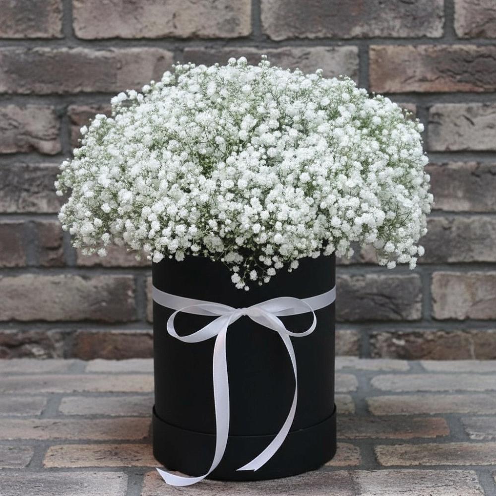 Цветочная композиция из Гипсофила в шляпной коробке в Ольявидово