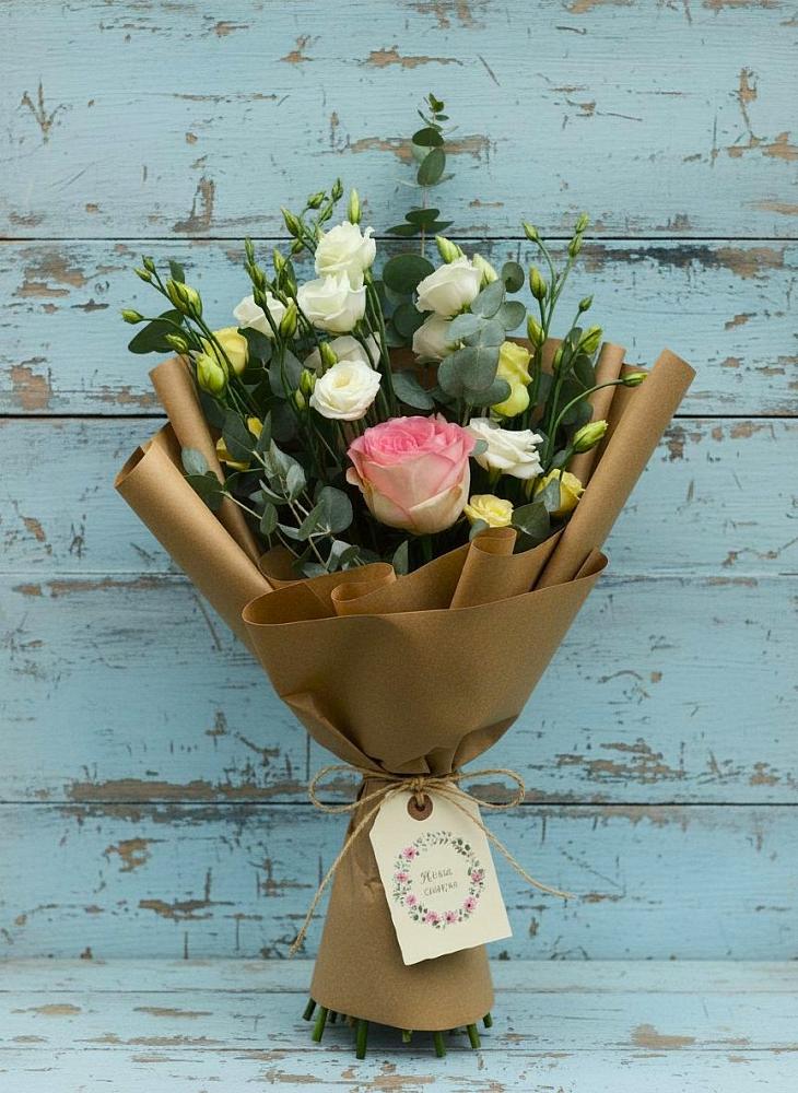 Букет цветов из: Розы и Лизиантусы в Ольявидово