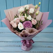 Букет цветов из:  Розы и Лизиантусы в Ольявидово