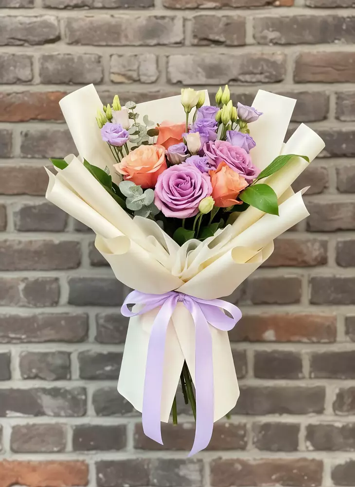 Букет цветов из: Лизиантусы и Розы в Ольявидово