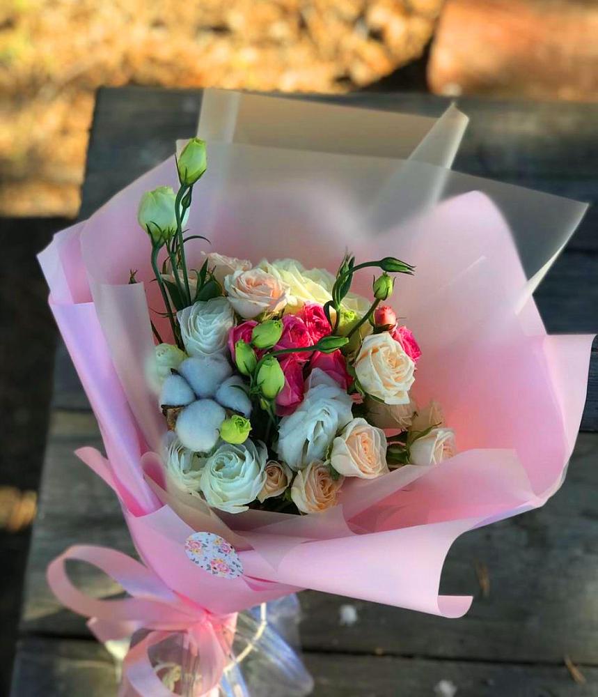 Букет цветов из: Розы и Лизиантусы в Ольявидово