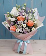 Букет цветов из:  Лизиантусы, Розы, Альстромерии и Гипсофила в Ольявидово