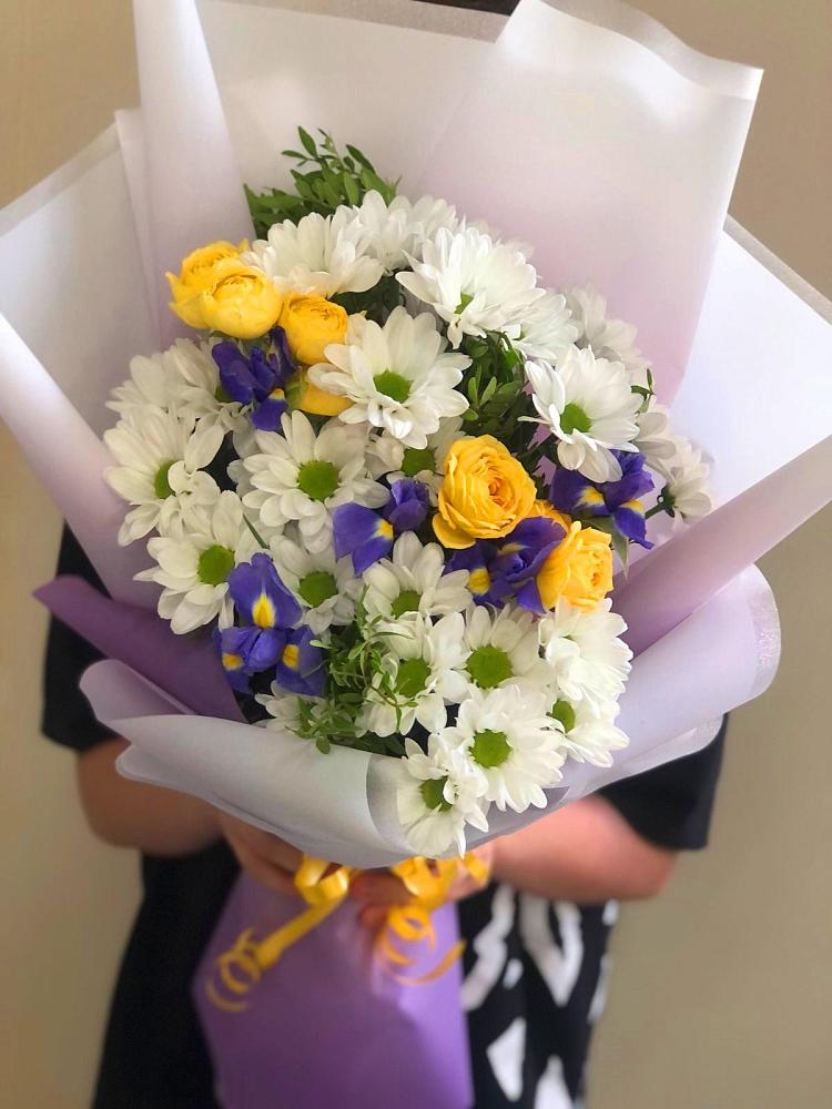 Букет цветов из: Ирисы, Хризантемы и Розы в Ольявидово