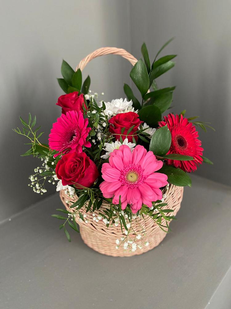 Цветочная композиция из Розы, Хризантемы и Герберы в корзине в Ольявидово